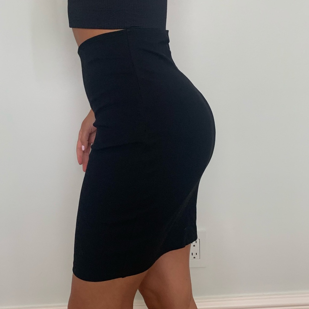 Black tight skirt